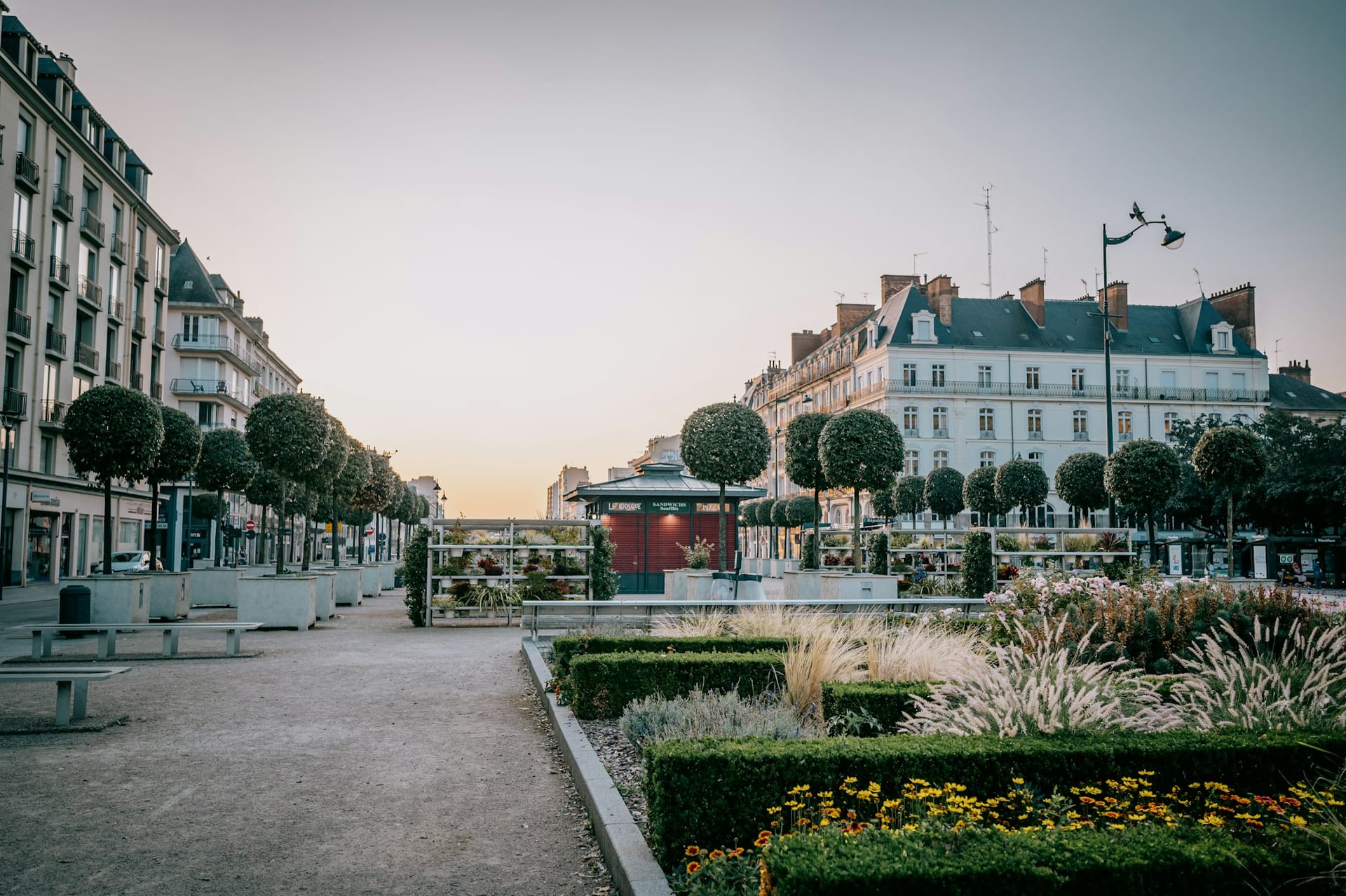 Vue urbaine de Rennes depuis la place de la République