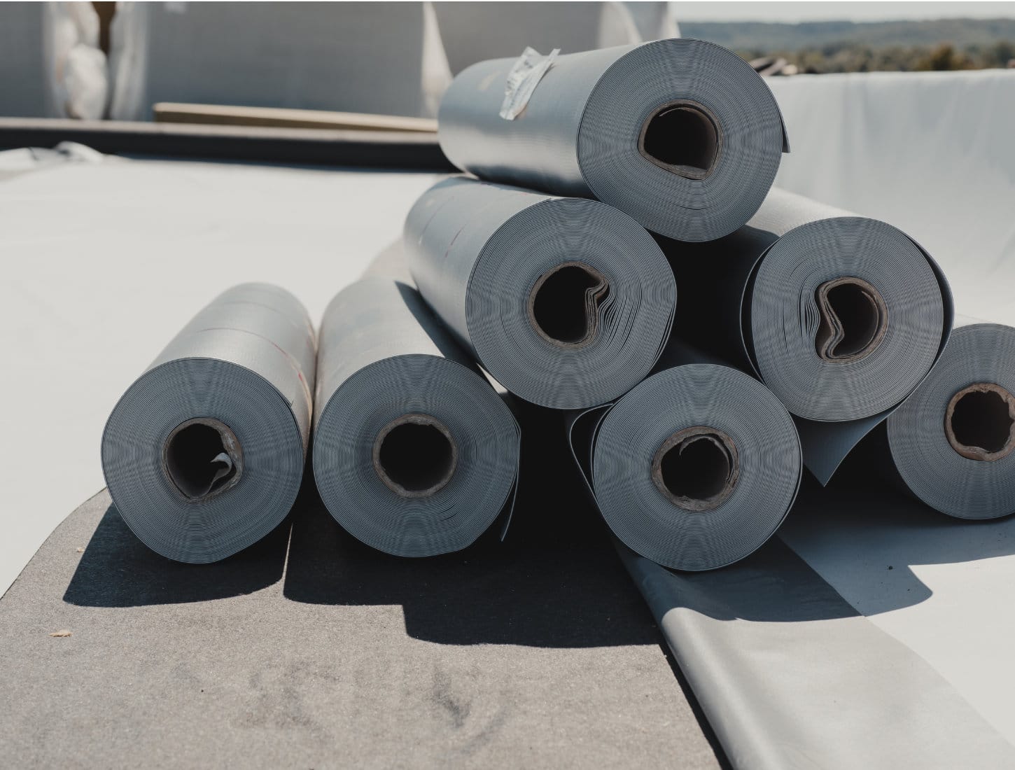 Membrane EPDM blanche : est-elle vraiment efficace contre la chaleur ?