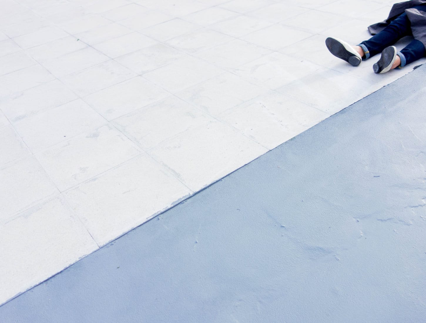 Peinture solaire : fonctionnement, types et avantages pour les bâtiments professionnels