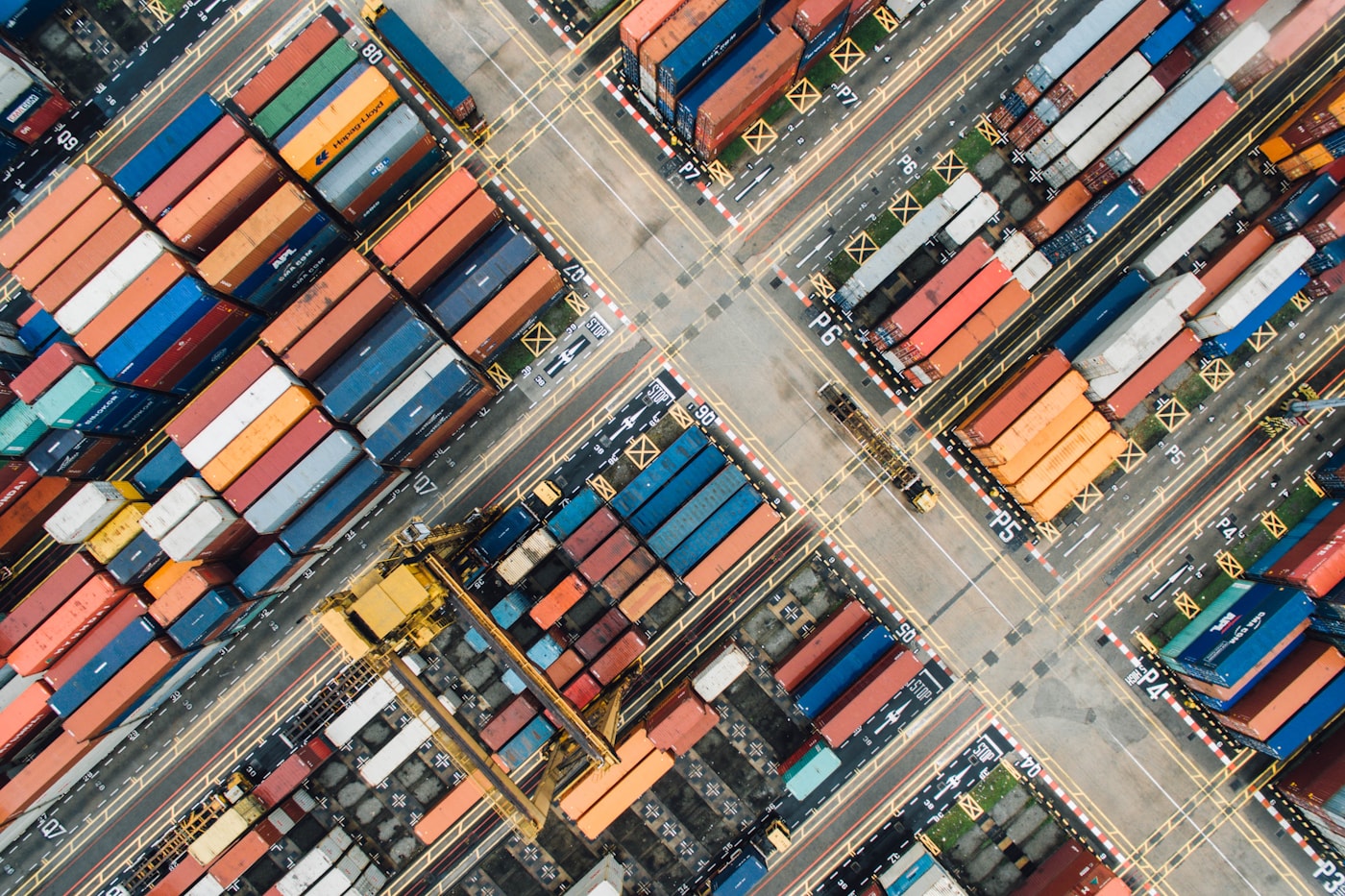 Parc de conteneurs portuaire vu du ciel