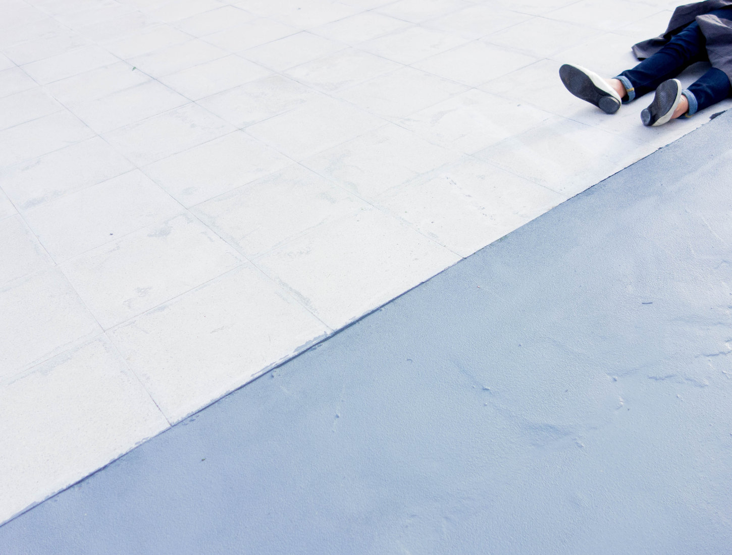 Peinture solaire : fonctionnement, types et avantages pour les bâtiments professionnels